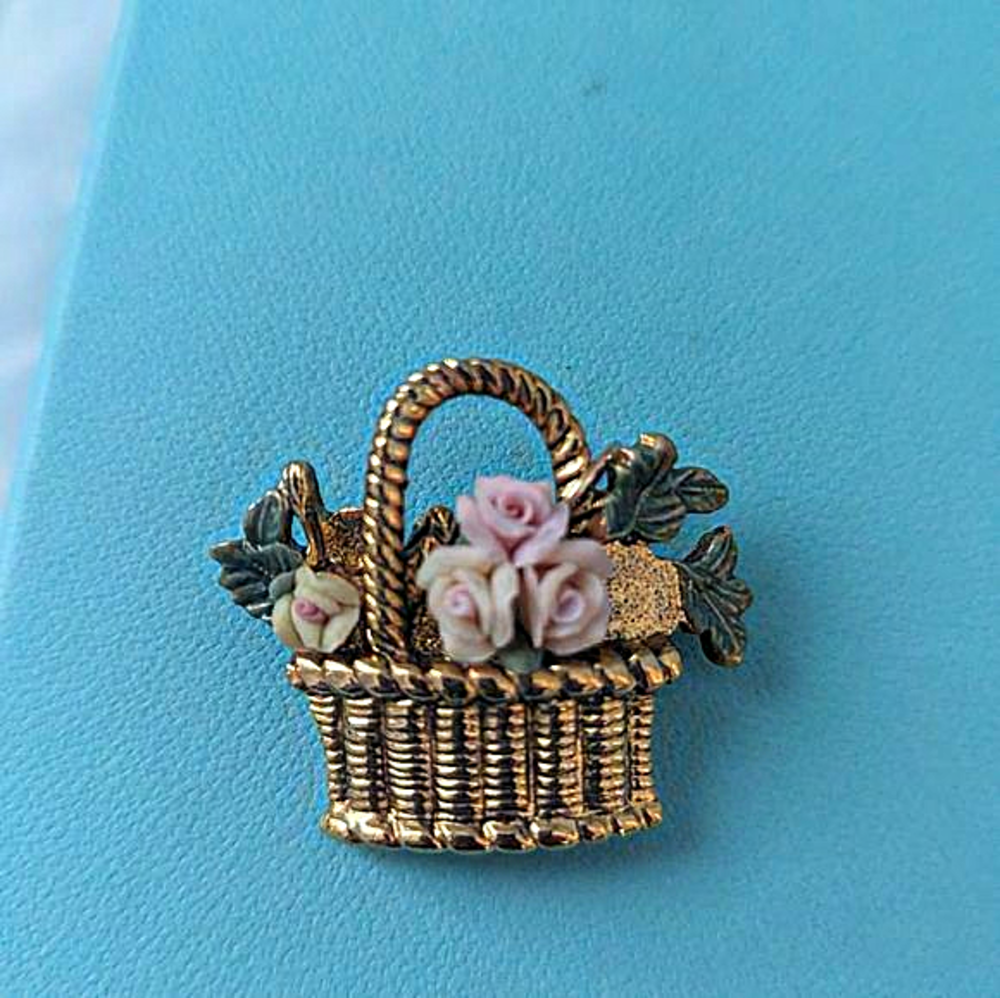 MFA‎ Museum of Fine Arts Brooch